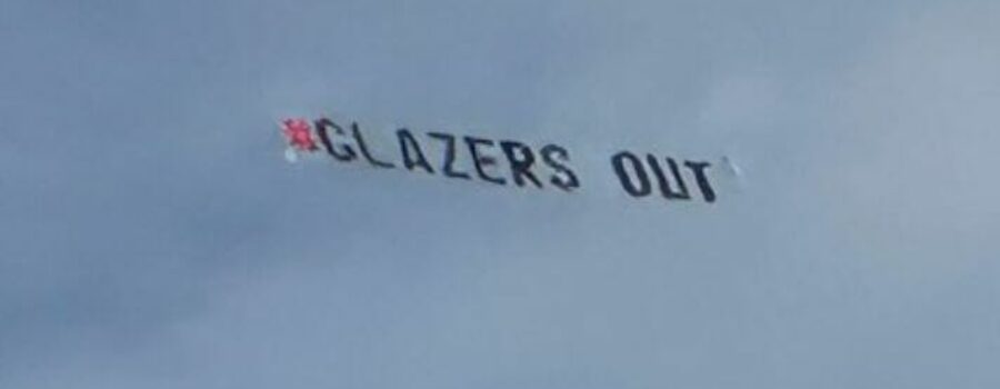 (Video) Manchester United fans fly ‘Glazers Out’ banner over Raymond James Stadium before Buccaneers game