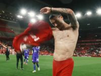 (Video) Nunez throws his shirt into the crowd after brilliant cup cameo