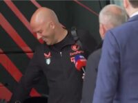 (Video) Sky reporter draws reply from Arne Slot after doorstopping him ahead of Feyenoord game