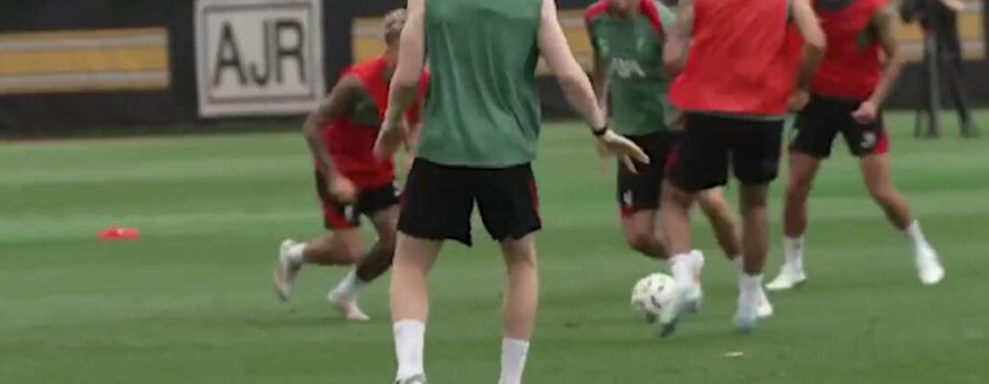 (Video) Jones leaves four Liverpool players for dead in insane solo run in training