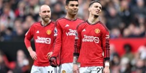 Experienced Manchester United star in no rush to make decision over future