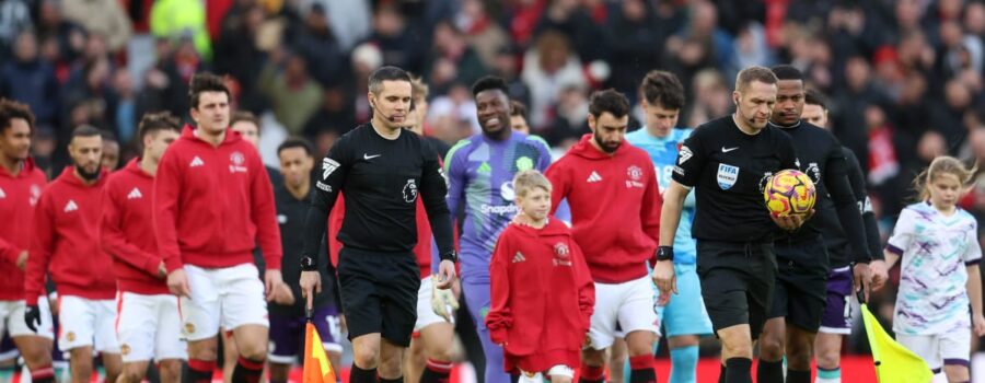 “Unfit to wear the shirt” – Journalist lashes out on Man United players in post-match rant