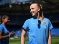 Chelsea bid for unbeaten season, Arsenal v Manchester United: WSL final day – live