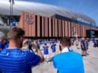 Everton fans arrive at new stadium, Rangers in trouble at St Mirren – matchday live